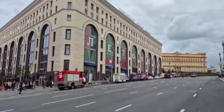 rusyada-oyuncak-magazasinda-gaz-tupu-patladi-1-olu-rzizOZwb.jpg